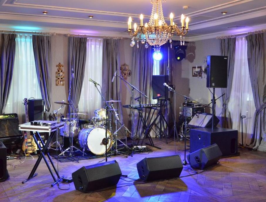 Аренда бюджетного бэклайна для кавер группы.