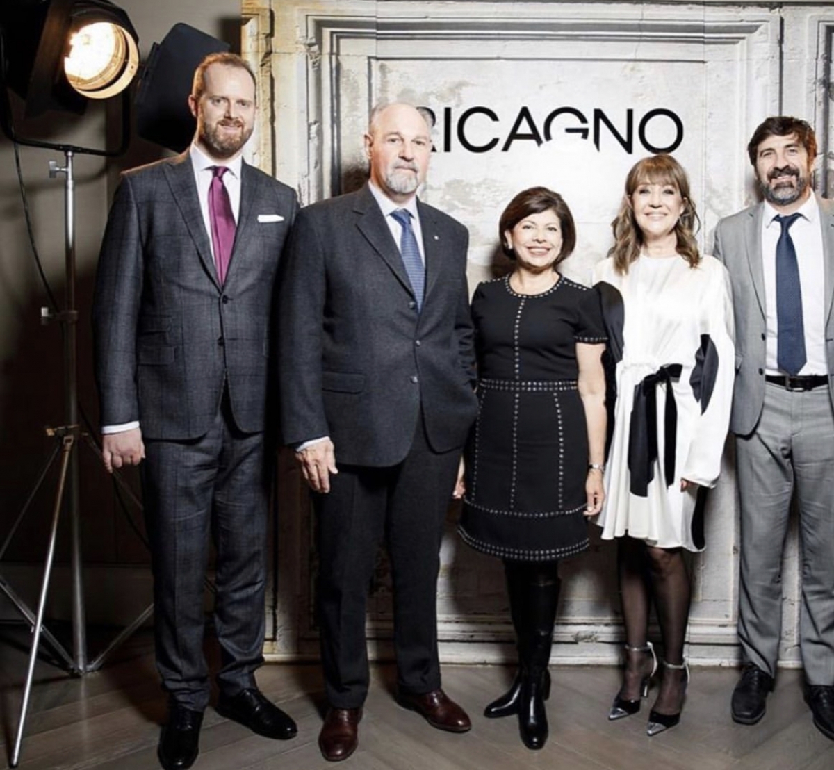 Аренда ретро-прожекторов на мероприятие Ricagno