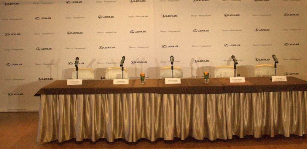 Прокат микрофонных настольных стоек.