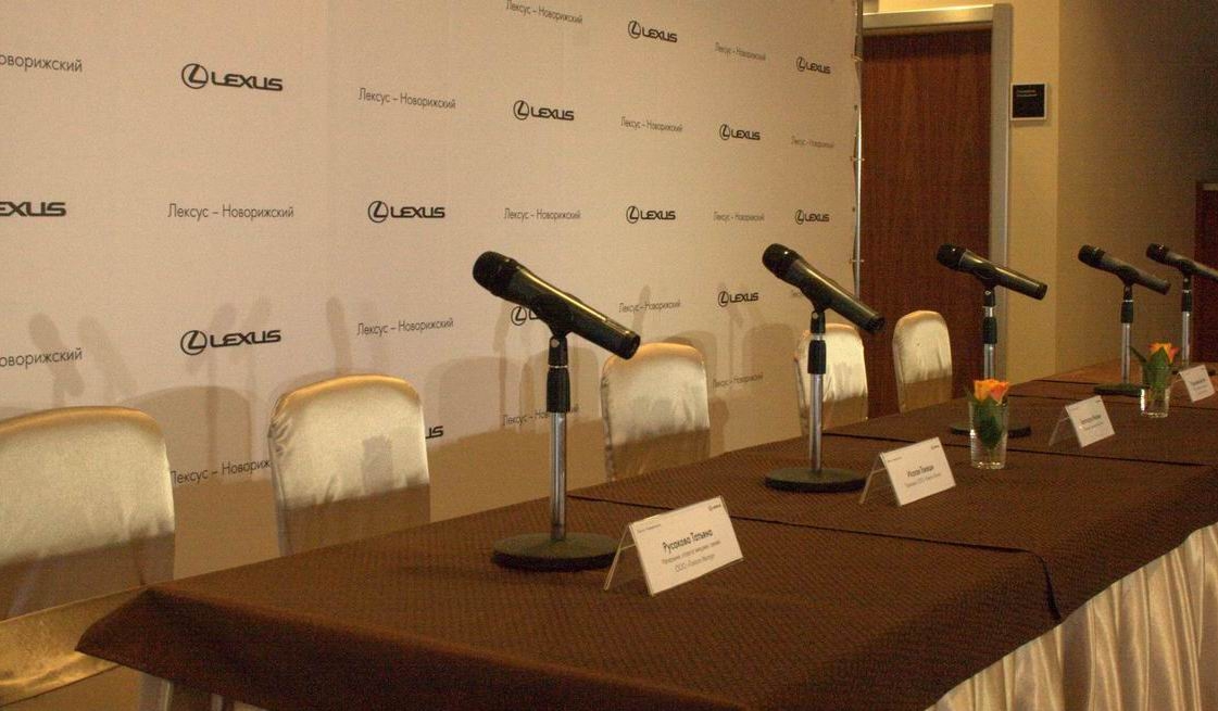 Настольные микрофонные стойки в аренду.