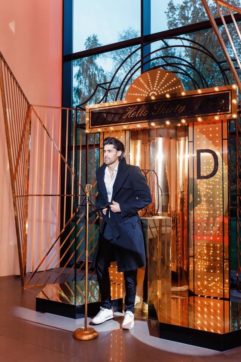 Золотой ретро-микрофон в аренду для фотозоны