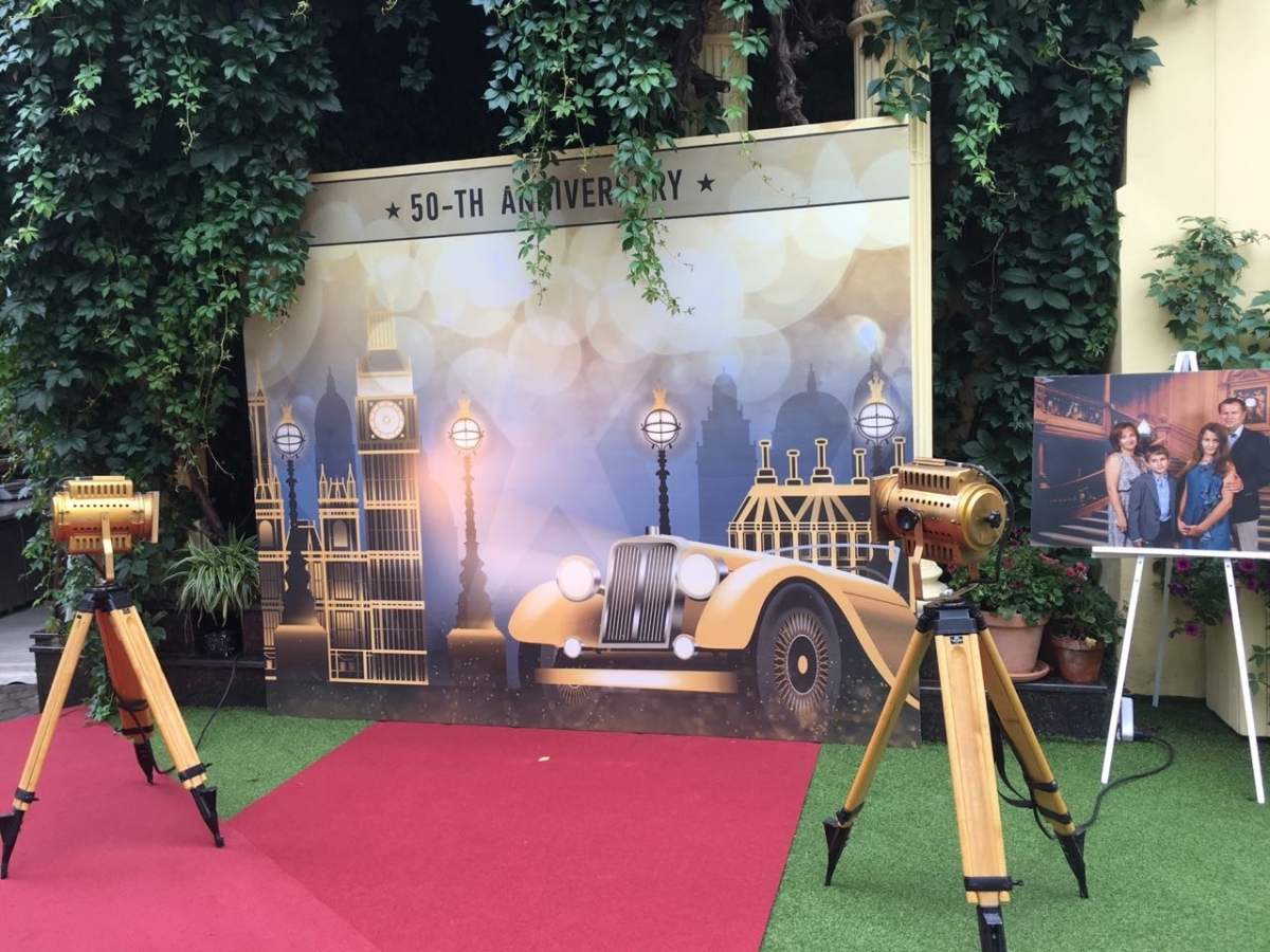 Аренда ретро-прожектора Приветствую!-500 для фотозоны