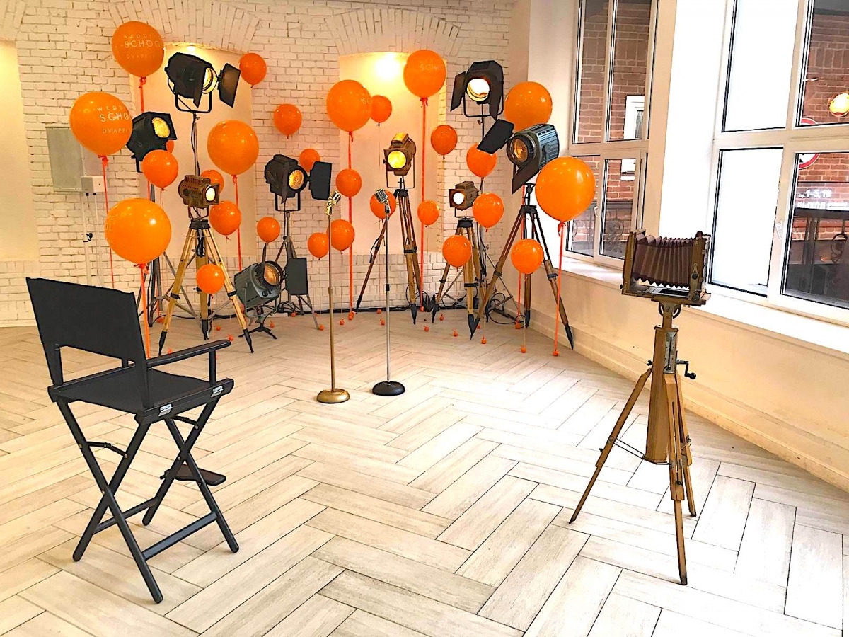 Аренда ретро-фотоаппарата и режиссерского кресла для фотозоны