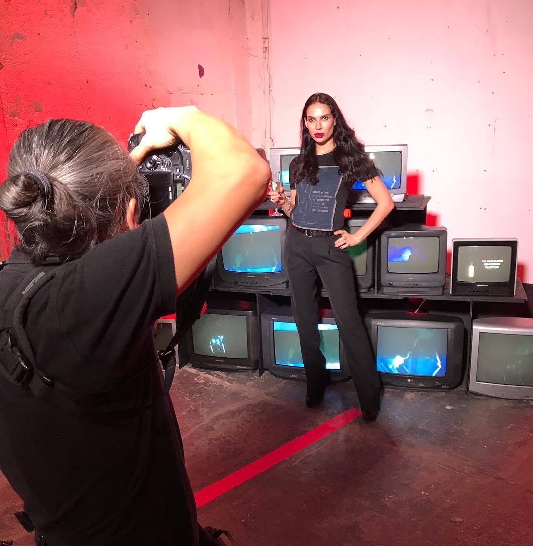 Инсталляция из ретро-теревизоров в аренду.