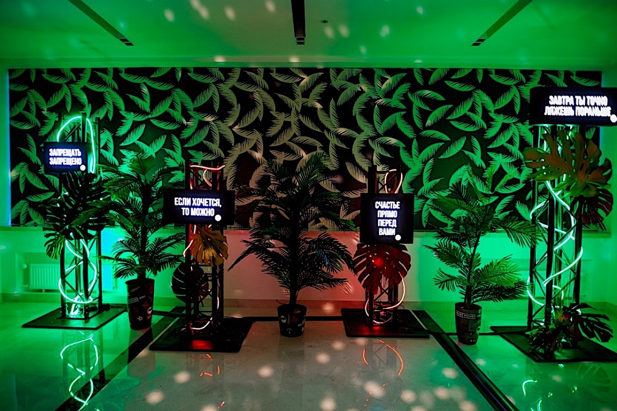 Аренда тотемов из чеоной фермы на мероприятие для декора