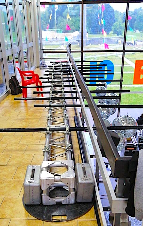 Аренда конструкций из фермы для подвеса зеркальных шаров