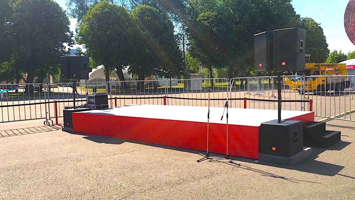 Аренда подиума 6х3м высотой 60см в парке им. Горького.