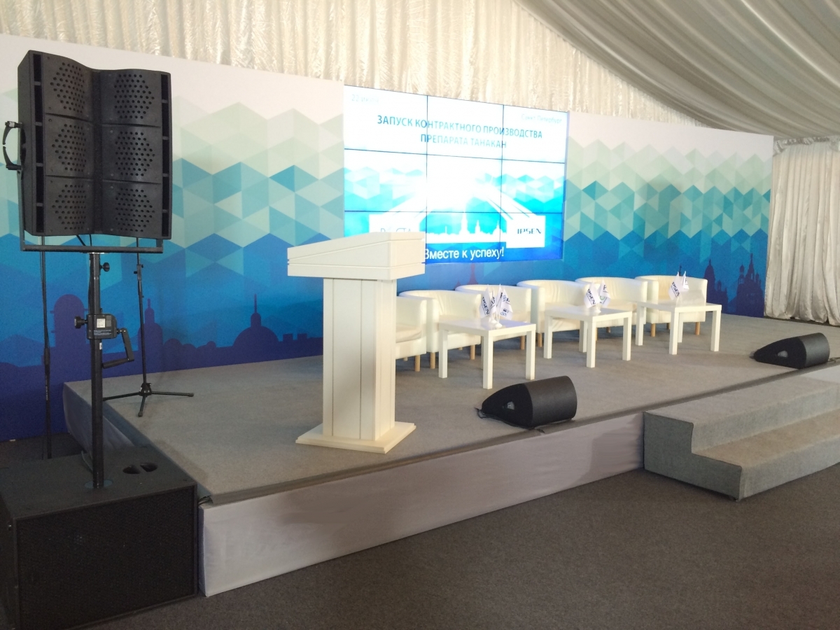 Аренда подиума 6х2м высотой 40см на конференцию для фармацевтической компании.
