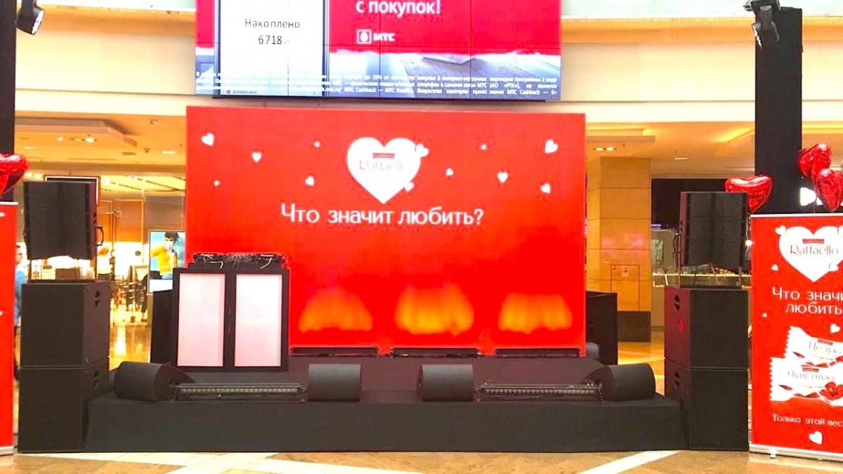 Аренда подиума 6х3м высотой 40см на мероприятие в торговом центьре Афимолл-Сити.