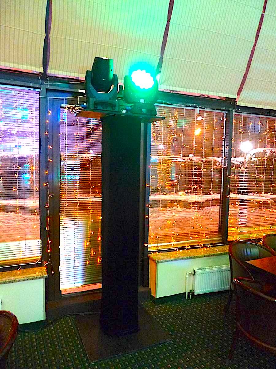 Тотемы высотой 2м в черных чехлах в аренду на конференцию в отеле Azimut Олимпик.