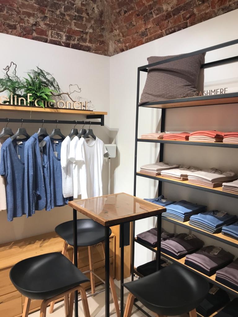 Суперкомпактные акустические системы Seeburg i5 белого цвета в аренду.