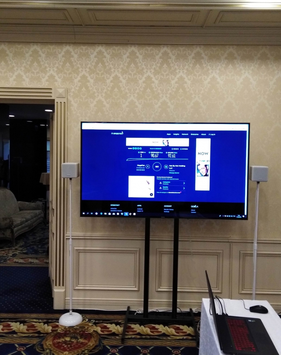 Аренда супер-компактных акустичских систем Seeburg i5 белого цвета