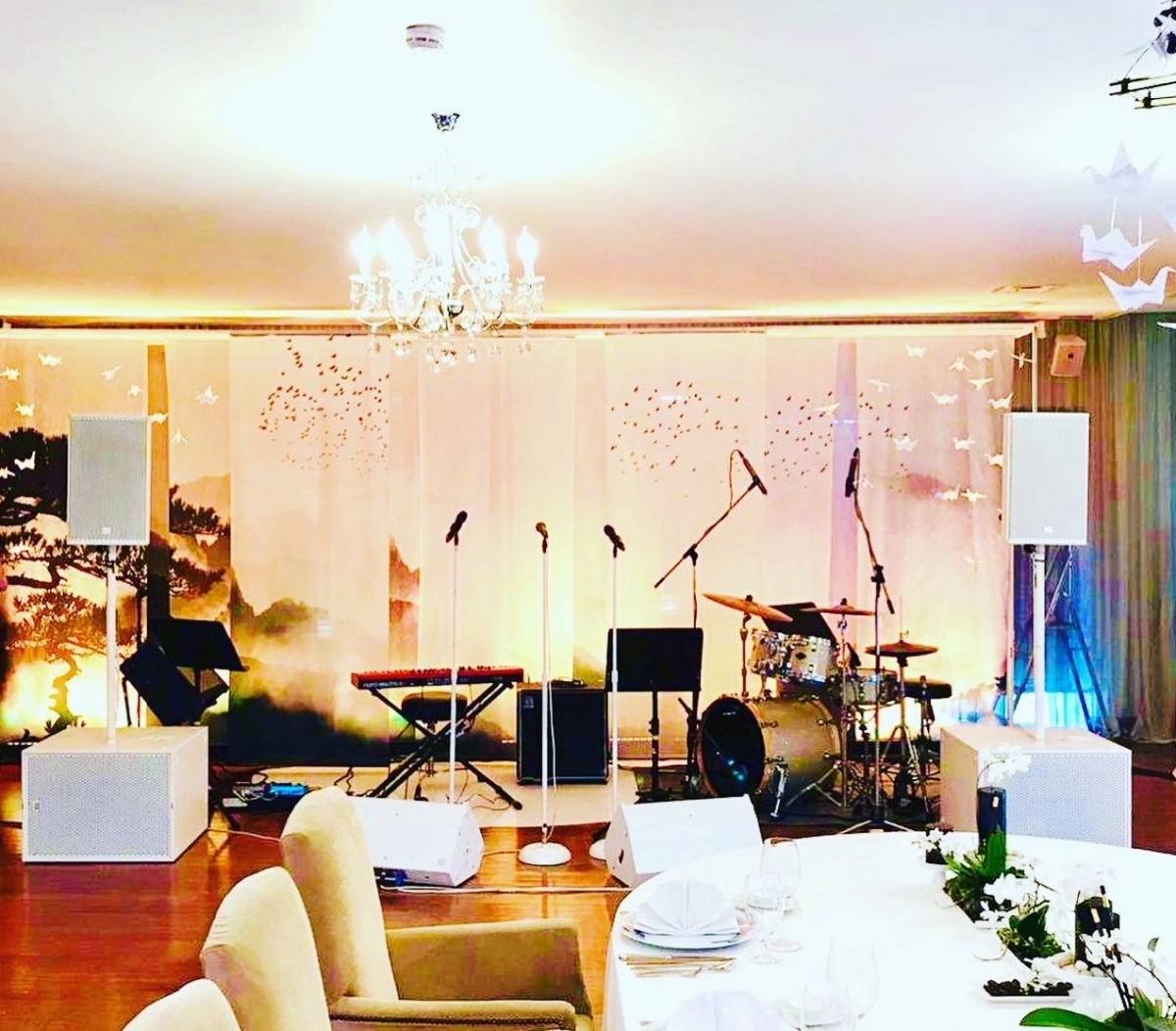 Аренда комплекта белого звука для для рождения в ресторане La Maree