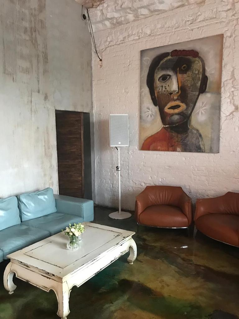 Аренда звука белого цвета в Loft2.