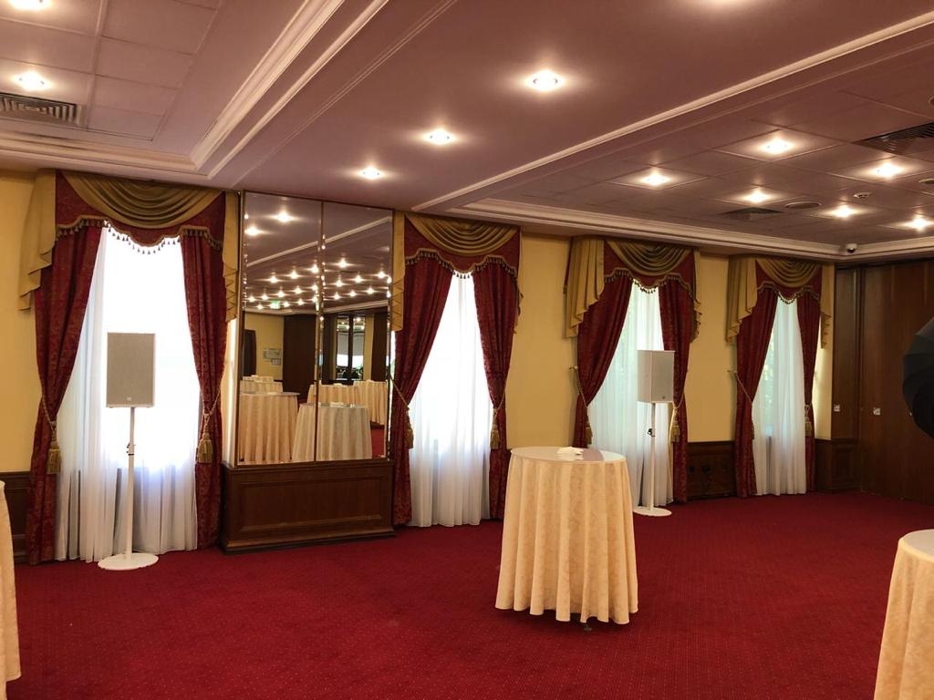 Аренда звука в зону welcome. Звук белого цвета.