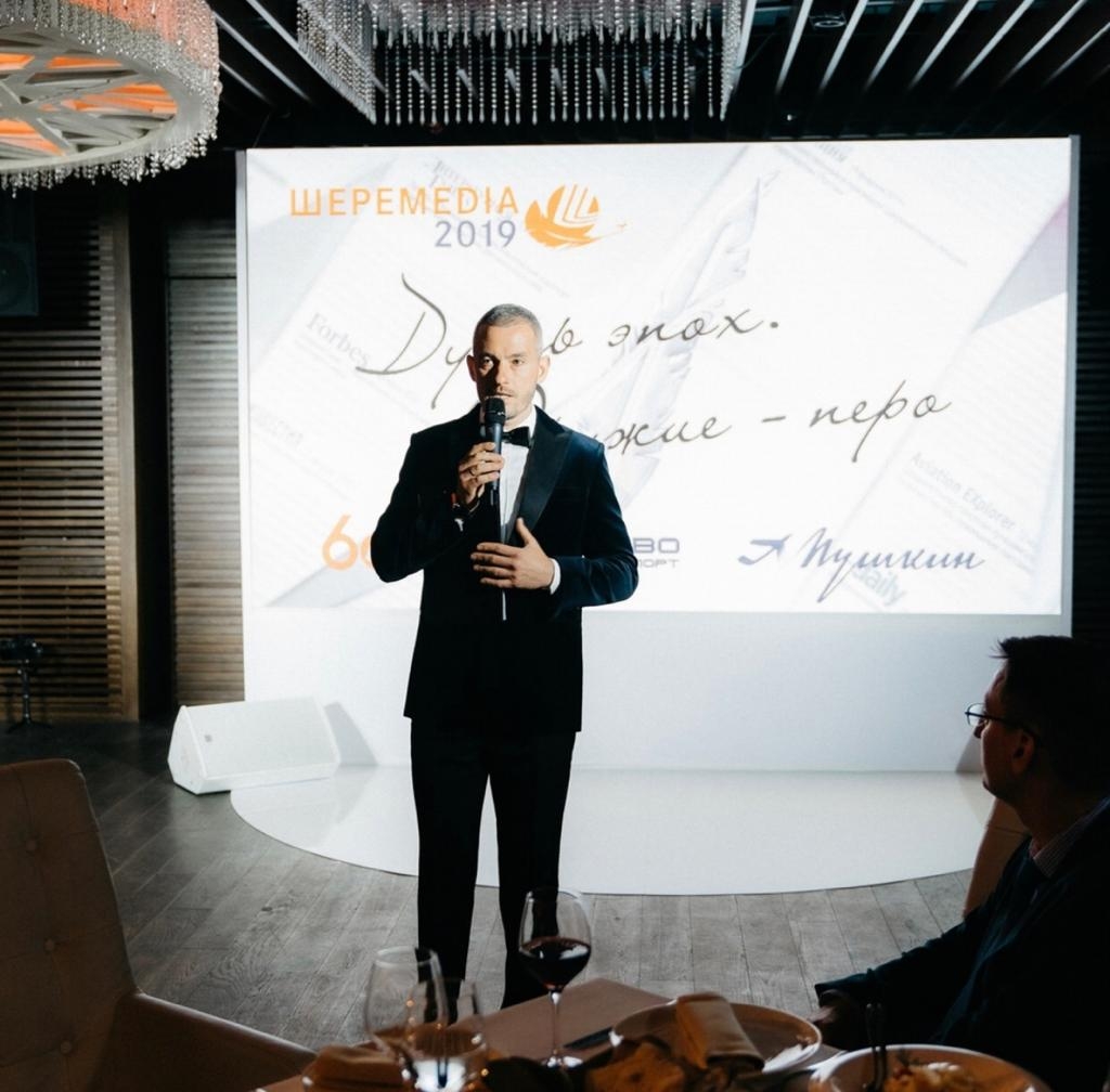 Белый звук в аренду в качестве монитора на сцену.