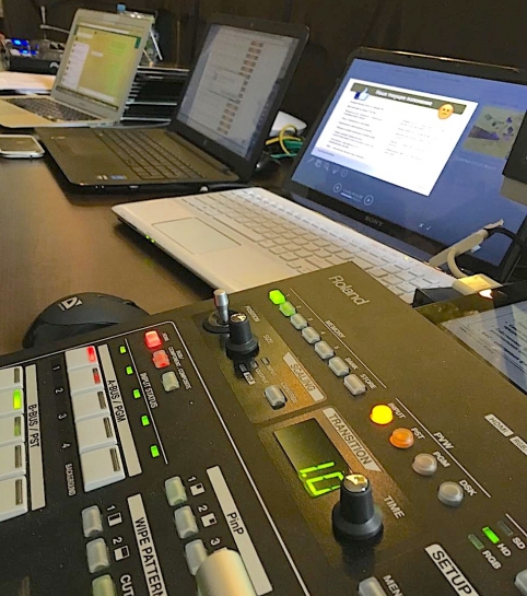 Аренда видеопультовой и видеомикшерного пульта Roland V-40HD Видеопультовая и видеомикшерный пульт Roland V-40HD в аренду | MMG