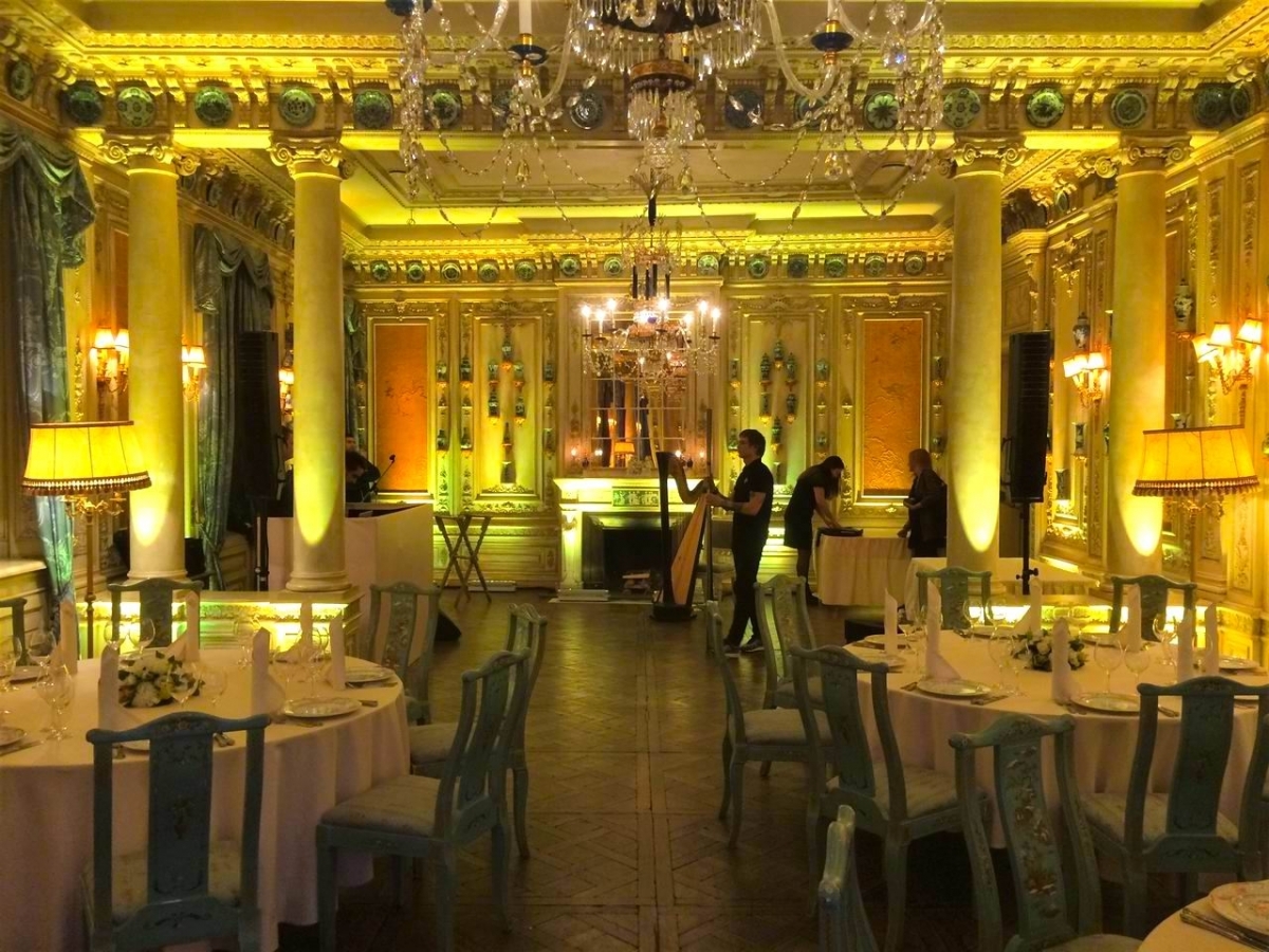 Прокат архитектурной подсветки в ресторане Турандот