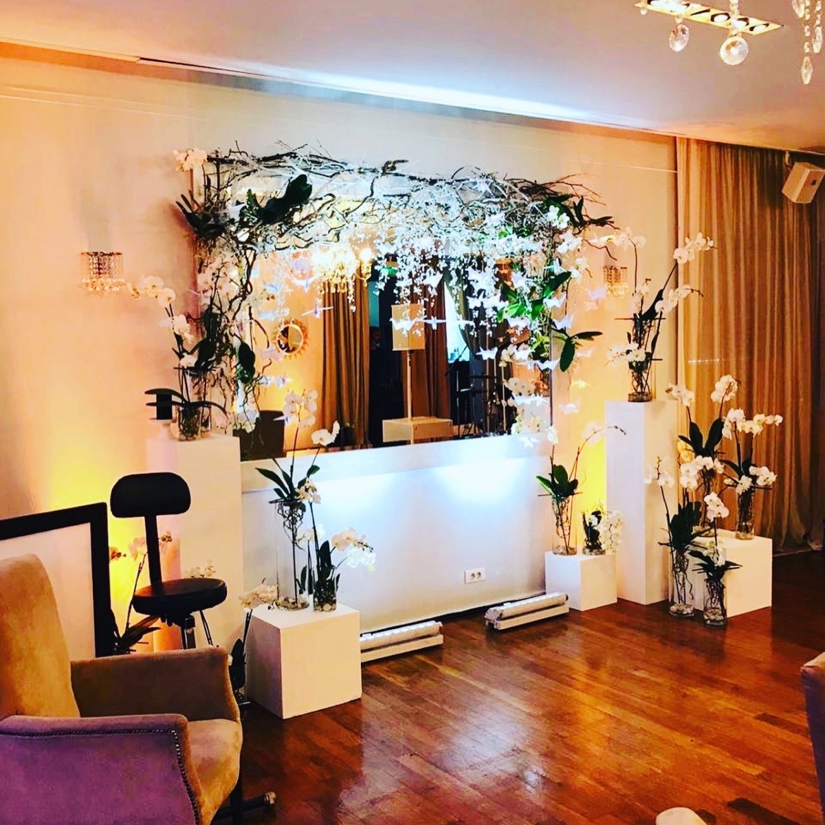 Аренда беспроводных белых led bar светильников для интерьерной подсветки.