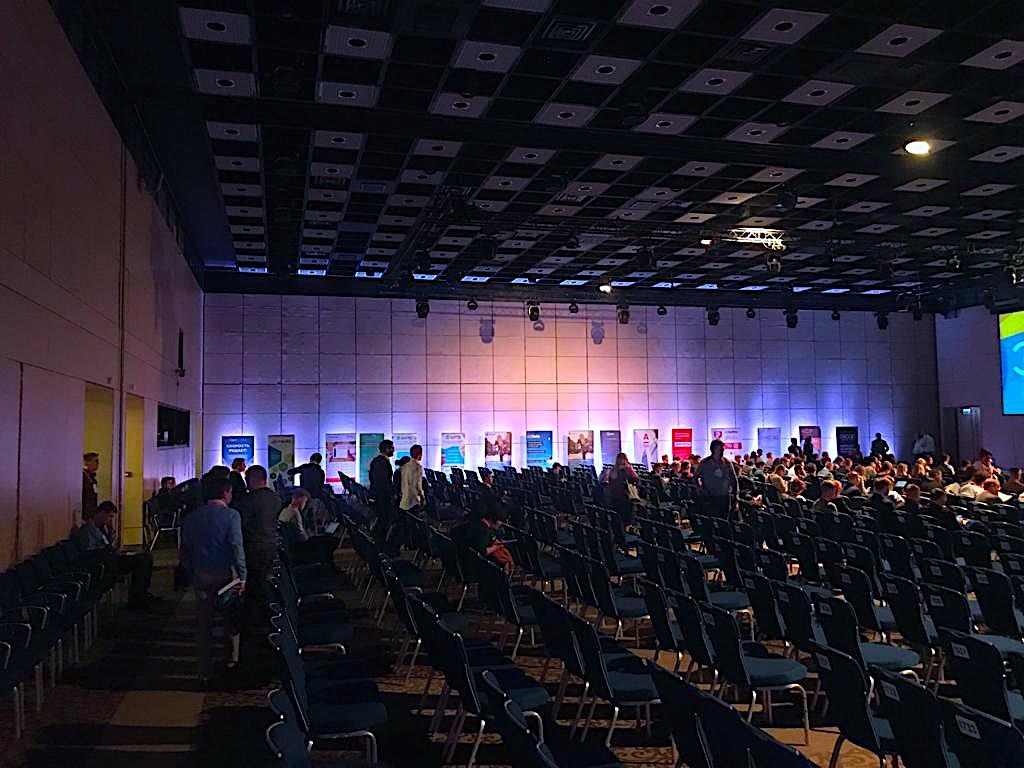 Подсветка пресс-воллов и ролл-апов на мероприятии