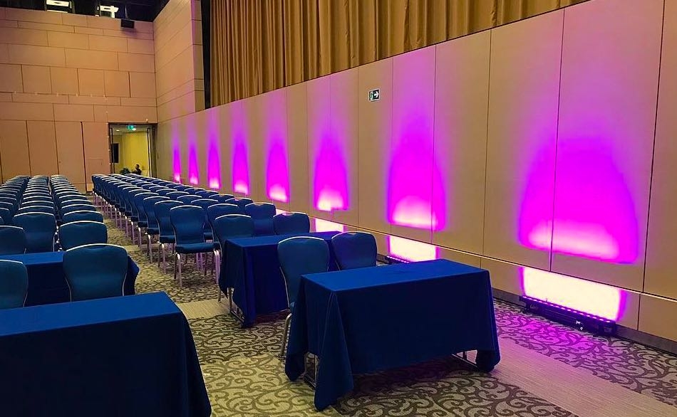 Архитектурная подсветка на конференции.