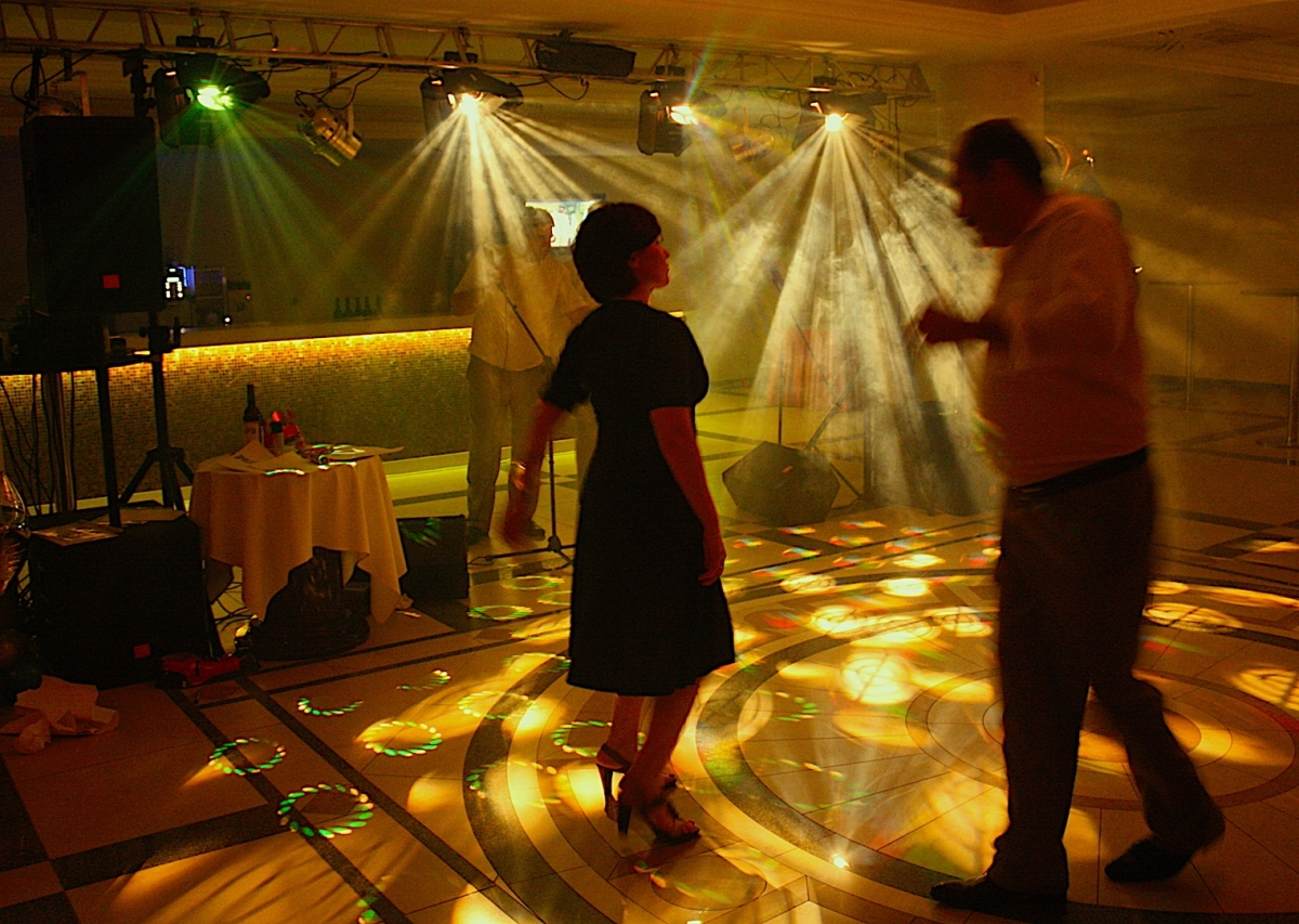 Аренда недорогого света и дыма для дискотеки