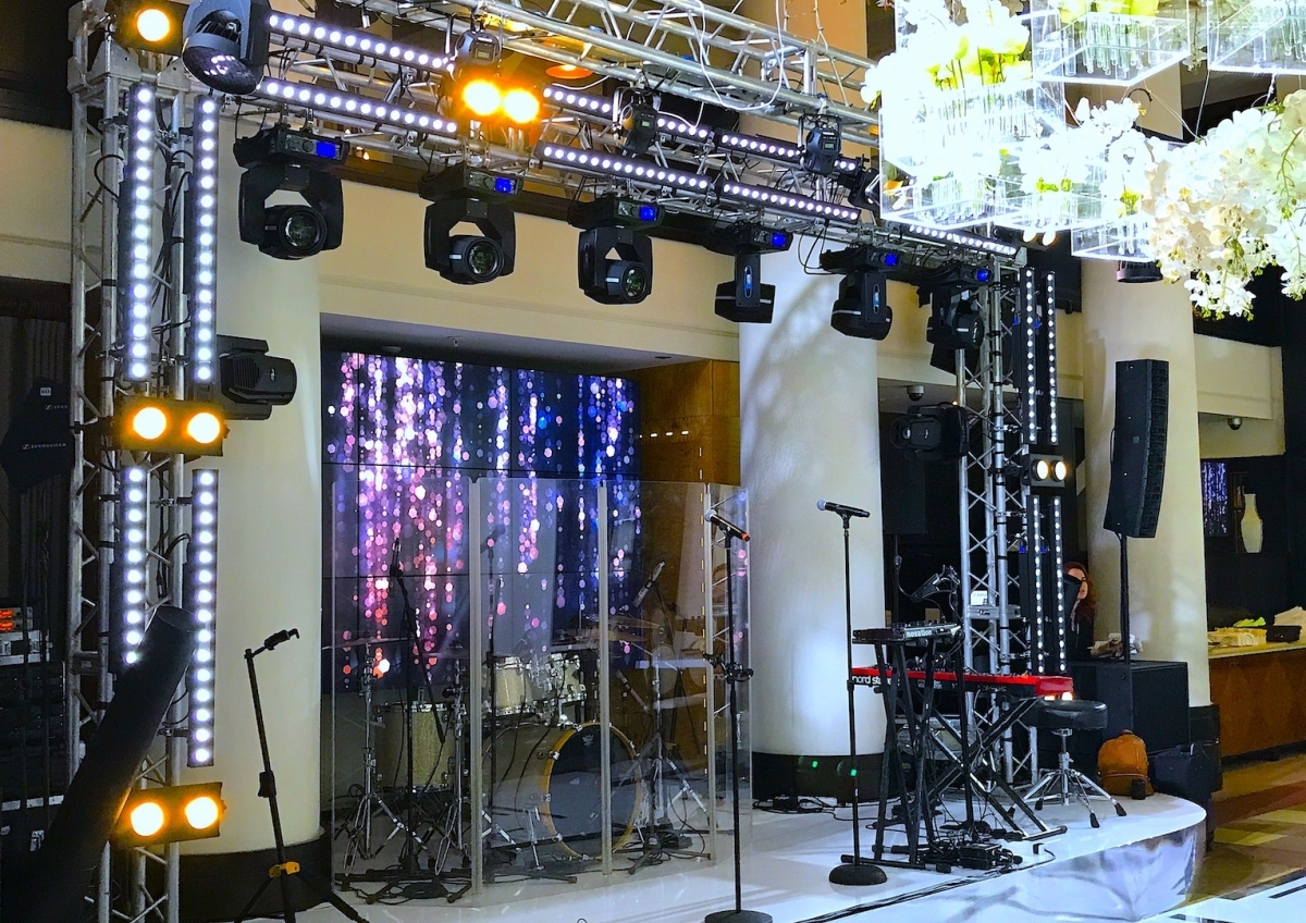 Аренда света на свадьбу по индивидуальному проекту