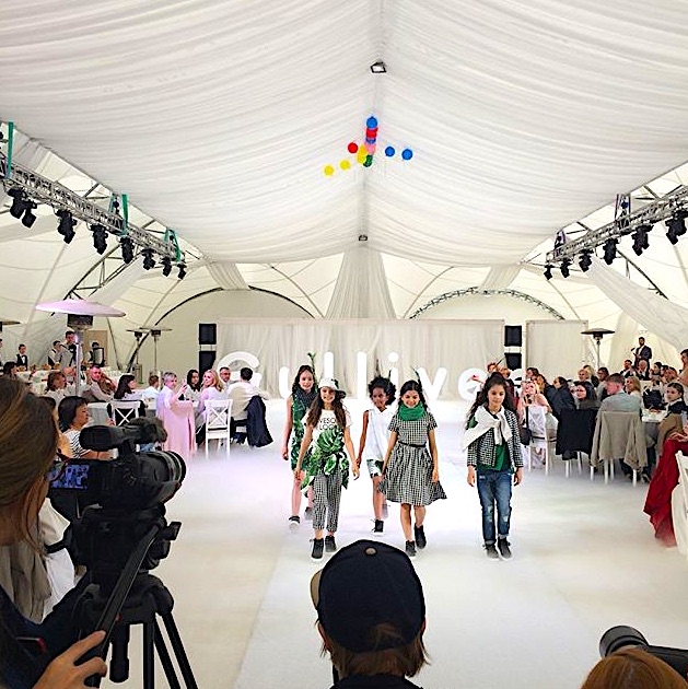 Показ мод с помощью света в аренду