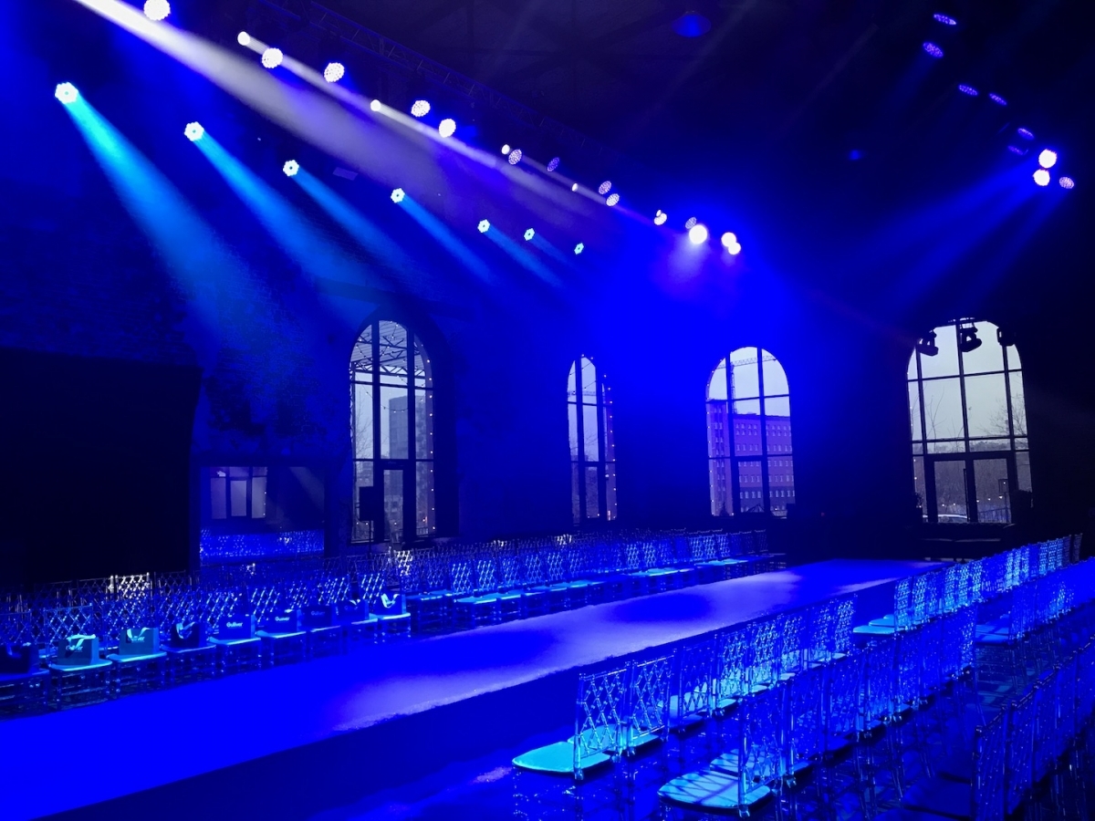 Аренда света для показа мод Gulliver