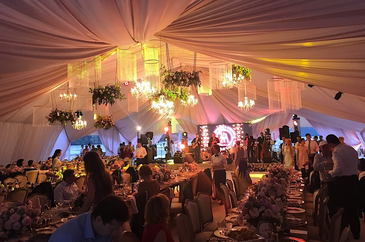 Аренда света для свадьбы в шатре