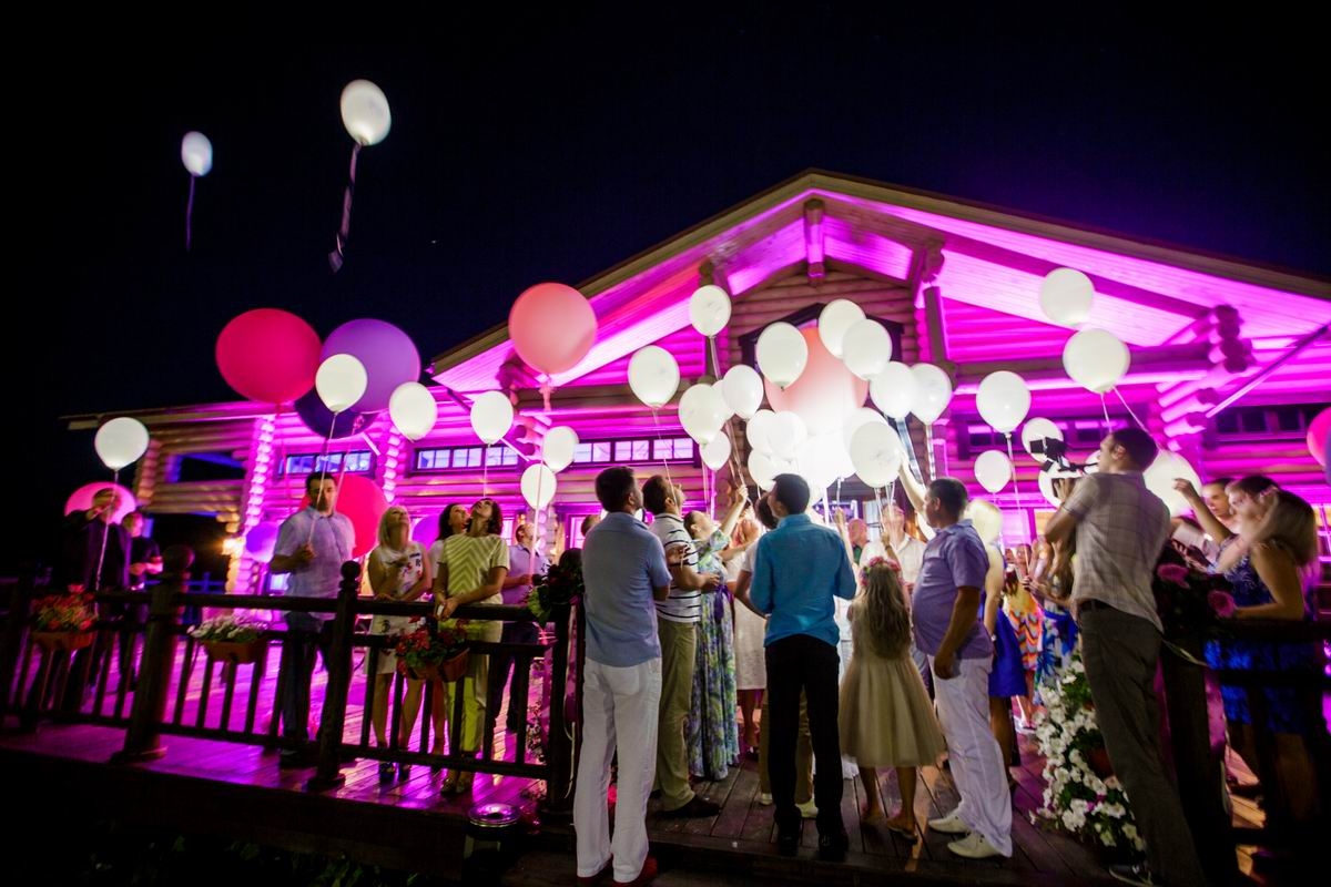 Аренда света для уличной подсветки здания