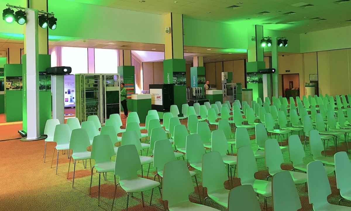 аренда проектора и экрана в Москве на конференцию