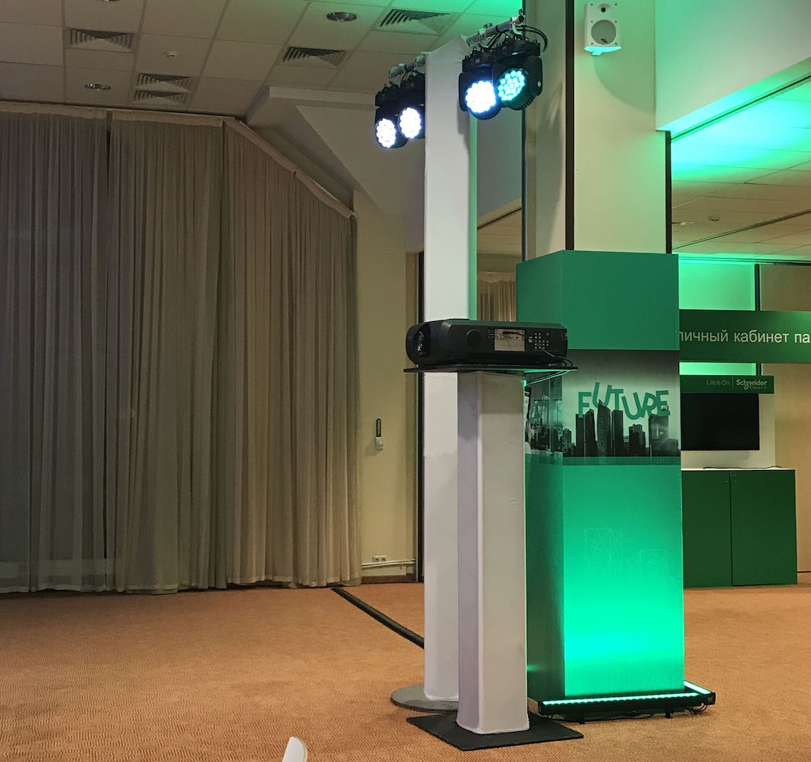 Аренда проектора и стойки