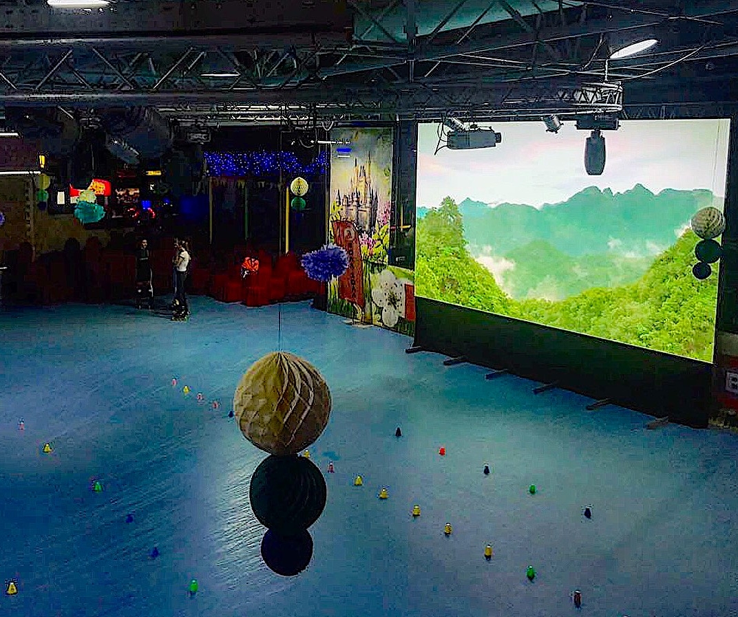 Светодиодный экран 7х4м в аренду в Ролл Холл на Тульской