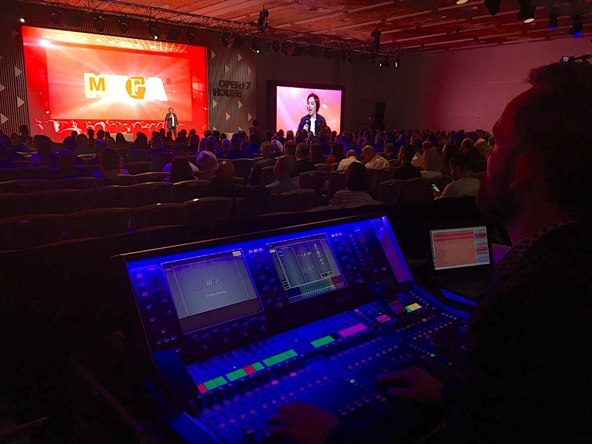 Светодиодный экран 8х4,5м (центральный) и 5х3м (боковой) в аренду на ежегодную конференцию для партнеров Open House