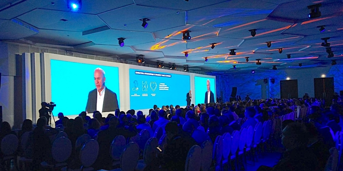 Аренда 3-х светодиодных экранов 10х3м (центальный), 5х3м (боковые) и видеосервера