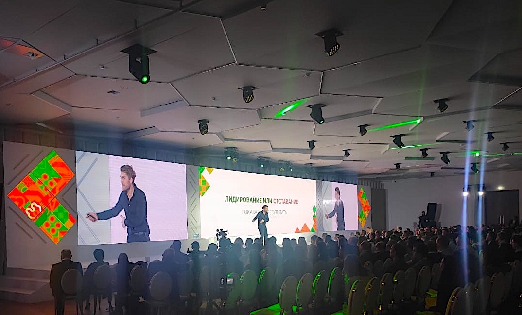 Аренда 9-ти светодиодных экранов 10х3м (центальный), 5х3м (боковые), 1х1м (экраны ромбы) и видеосервера