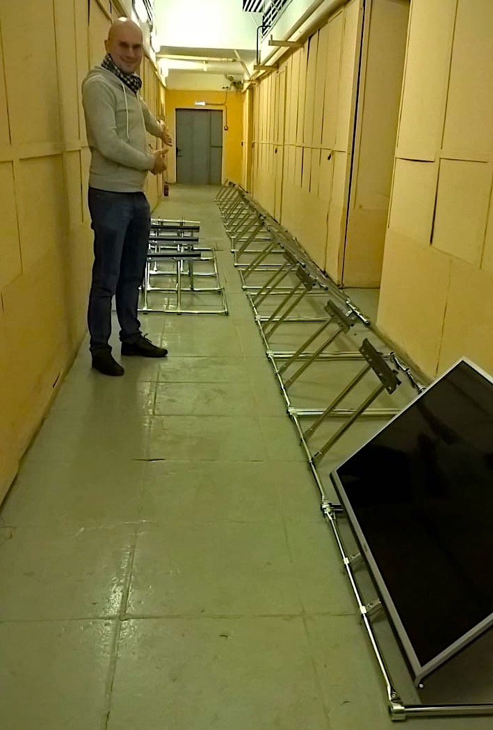 Аренда низких стоек-суфлер для плазм