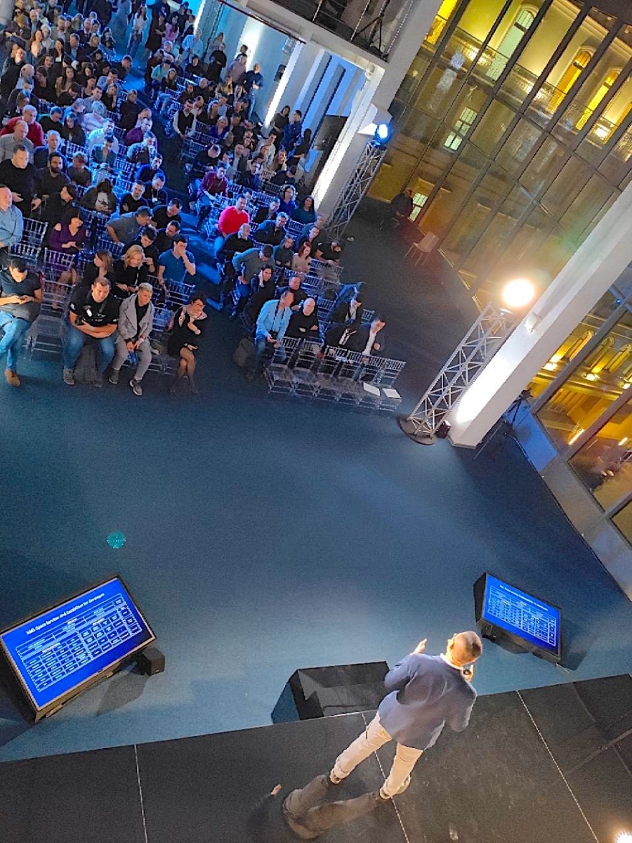 Аренда стойки для плазмы-суфлера 46" с углом наклона 60 градусов полностью задекорированной в каше