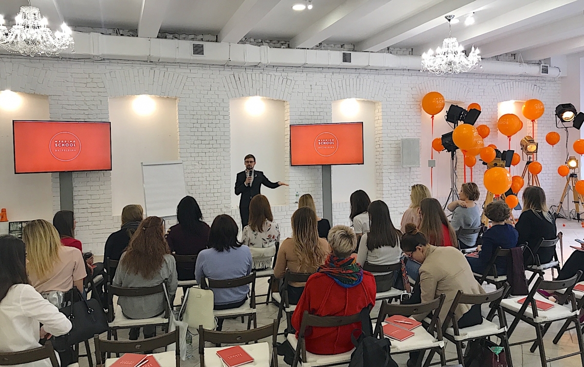 Аренда плазмы 65" для семинара