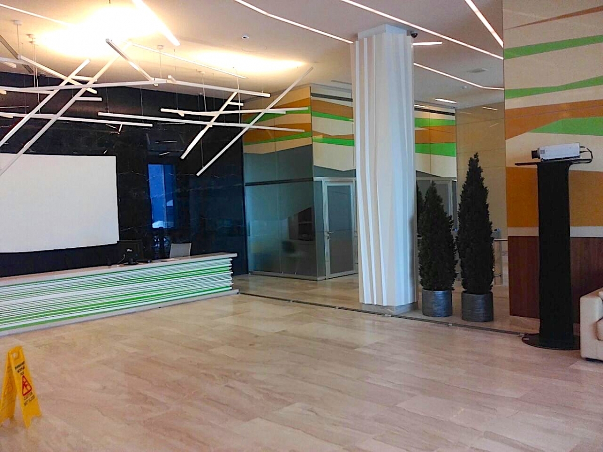 Аренда проектора и экрана в Москве