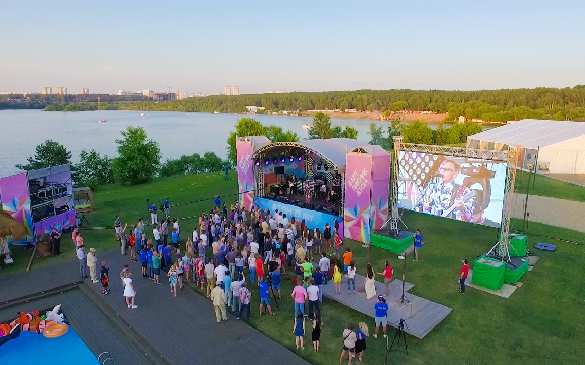 Аренда звука 30 кВт на летний корпоратив компании АТОН в Soho Country Club.